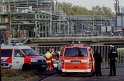 LKW faehrt in den Rhein Langel Hitdorf Faehre P072